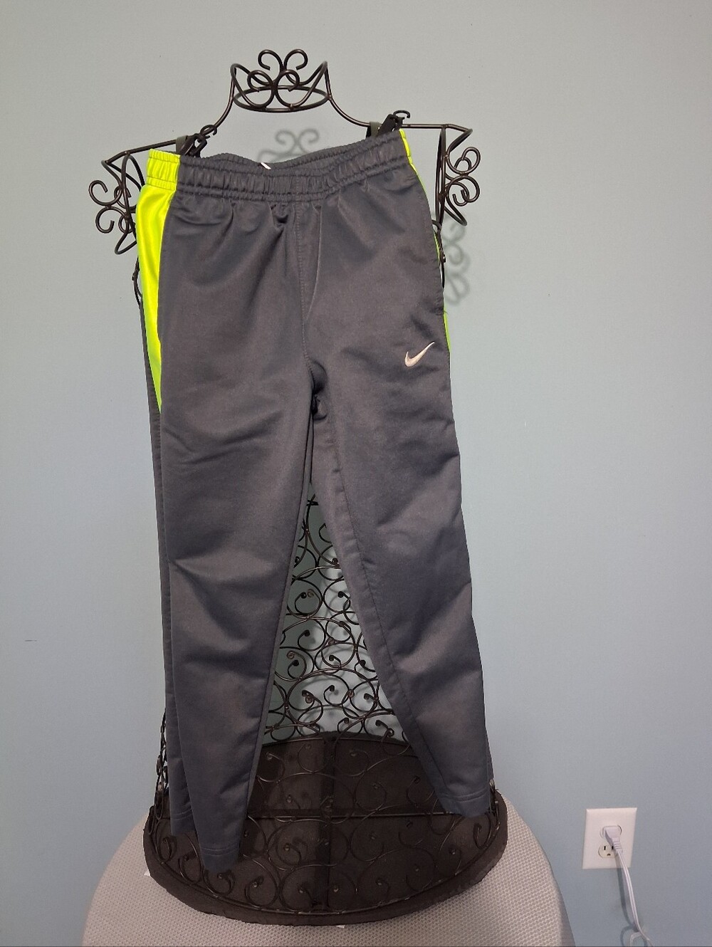 Nike Jordan Therma Fit Boys Athletic Charcoal Gray Elastic Waist Pants